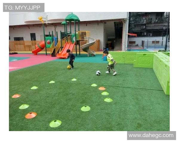 幼儿园小班足球课教案设计与实施策略探讨 幼儿园小班足球课教案设计与实施策略探讨